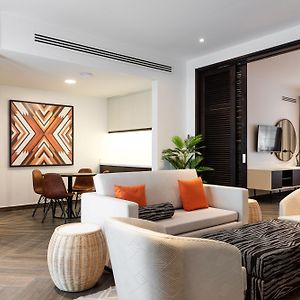Premium Giraffe Arena Chalet